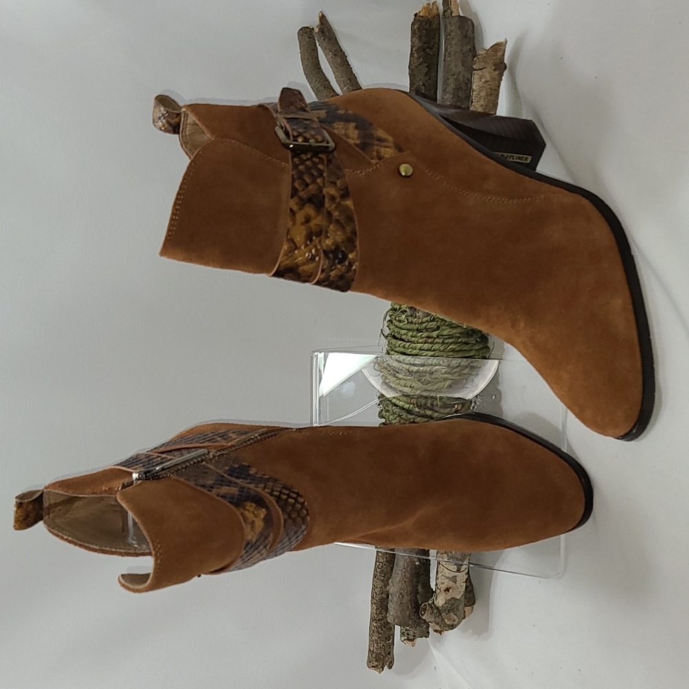 NWOT Donald J. Pliner Oli Python Suede bootie size 6